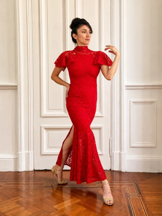 Vestido Lucila en encaje rojo – Cuello americano y manga voladito