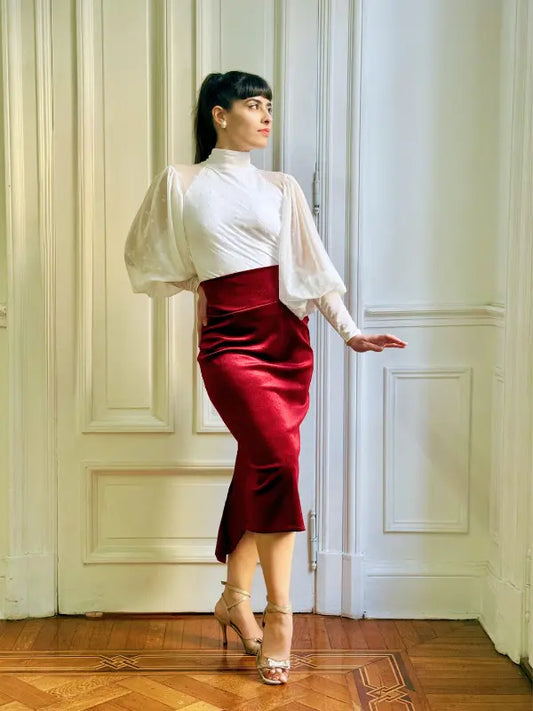 Conjunto blanco y bordeaux – Top París y Falda Smoking