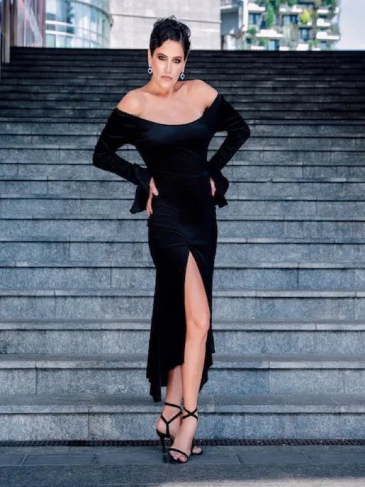 Vestido Bote/Bote negro — retrato vertical de cuerpo entero